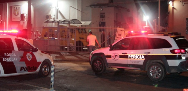 Carro da Polícia Civil de São paulo atende a uma ocorrência em empresa de valores