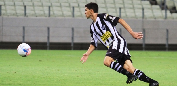 Aos 39 anos, Magno Alves faz sucesso com muitos gols com a camisa do Ceará