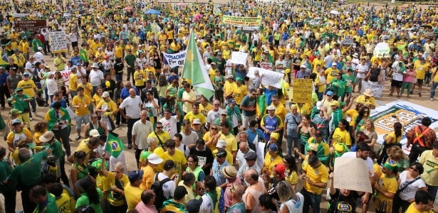 Sergio Lima/Folhapress Balanço: Protestos contra governo reúnem mais de 390 mil pessoas em 16 Estados e no DF - Sergio Lima/Folhapress