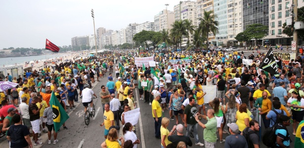 Humorista do "Casseta & Planeta" hostiliza Dilma e PT no Rio - Júlio César Guimarães/UOL