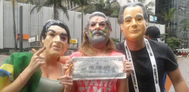 Fabiana Maranhão/UOL Em SP, manifestantes usam máscaras para ironizar PT; PM fala em 240 mil pessoas - Fabiana Maranhão/UOL