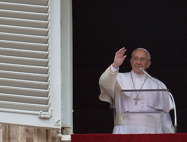 "A água é o elemento mais essencial para a vida e de nossa capacidade de salvá-la e compartilhá-la depende o futuro da humanidade", afirmou Franscisco da janela do Palácio Apostólico