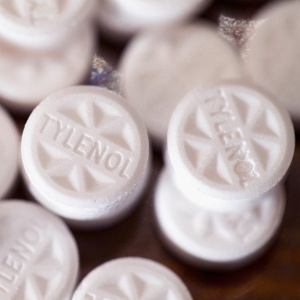 Comprimidos de Tylenol e de outros medicamentos contra dor contêm acetaminofeno que, segundo pesquisa, pode amortecer as emoções de prazer. Pesquisas anteriores haviam mostrado que essa medicação tinha um efeito similar com as emoções de pavor