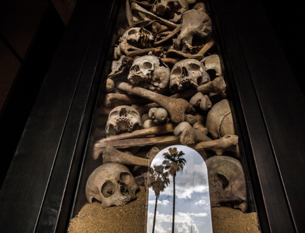 16.abr.2015 - Ossos de vítimas do genocídio armênio expostos em memorial no Líbano