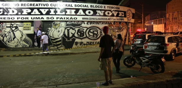 19.abr.2015 - Oito homens morreram em uma chacina na quadra do Pavilhão Nove, torcida organizada do Corinthians, na zona oeste de SP