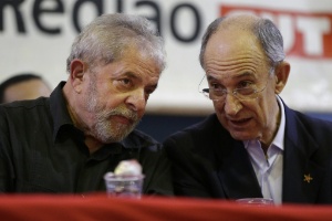 A reportagem diz que, para o MP, Lula exerceu entre 2011 e 2014 influência junto ao governo federal para obter contratos para empreiteiras de grande porte do país
