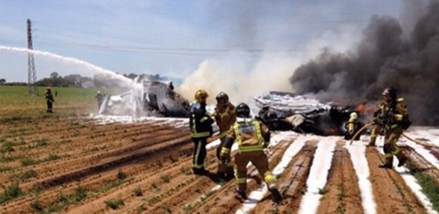 O avião de transporte militar caiu próximo ao aeroporto de Sevilha, na Espanha