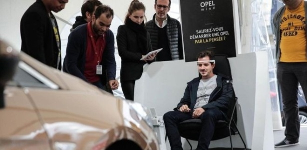 Montadora alemã apresentou carro que é ligado pelo pensamento durante o Salão do Automóvel de Paris