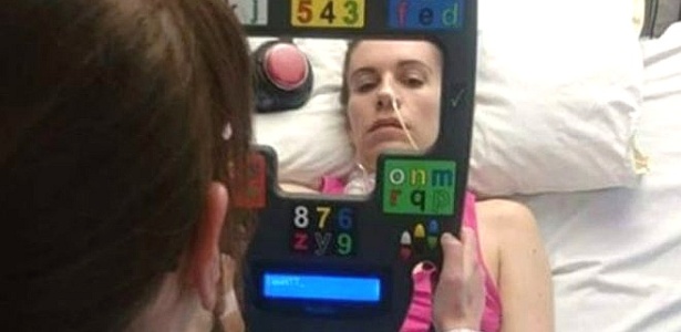 Arquivo pessoal/BBC Brasil Por quase três meses, Clodagh, que é da Irlanda do Norte, não conseguia falar nem se movimentar