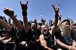 Fãs de heavy metal participam do festival Hellfest em Clisson, na França