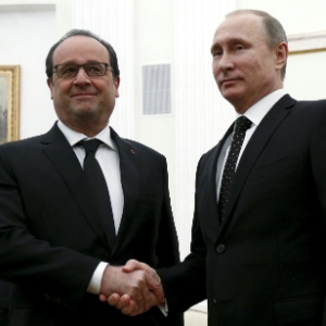 Alexander Zemlianichenko/Reuters Putin com o presidente francês, François Hollande