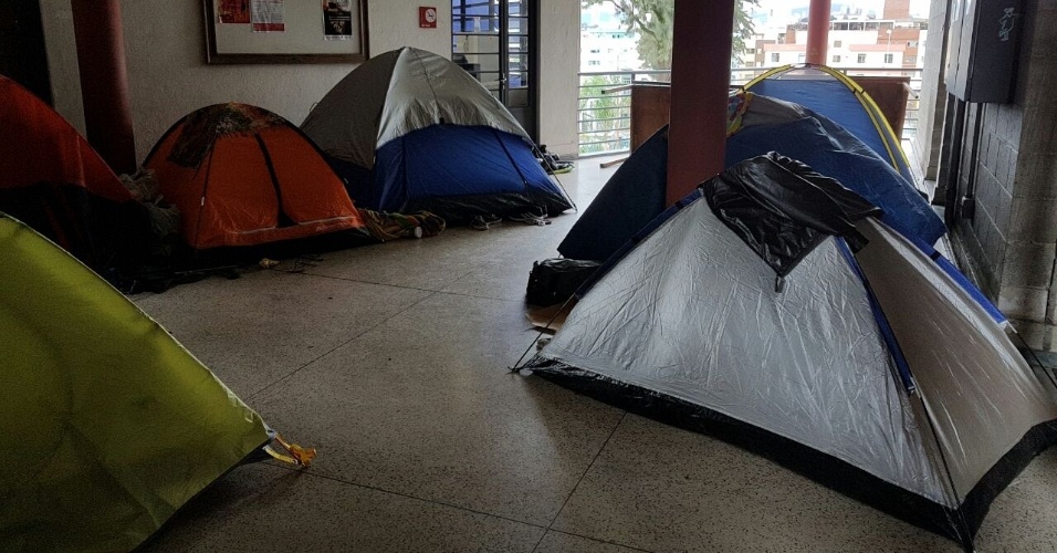 Ocupação divide espaço com candidatos do Enem em Belo Horizonte - UOL