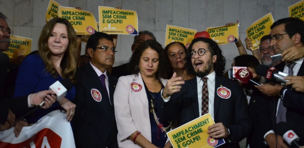 Deputados, senadores e representantes de movimentos sociais lançaram Frente Parlamentar Mista em Defesa da Democracia