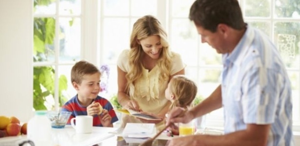 Envolvimento maior do pai na criação gera filhos mais felizes e pais mais saudáveis