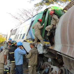 Vagões do metrô e de trem de carga que colidiram em Teresina (PI)