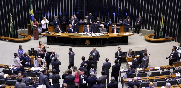 Sessão extraordinária para discussão e votação de vetos no Congresso Nacional, presidido por Renan Calheiros (PMDB-AL)