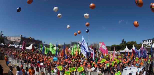 Mário Ângelo/SigmaPress/Estadão Conteúdo Cartazes dão "tchau" a Dilma em evento da Força Sindical em SP - Mário Ângelo/SigmaPress/Estadão Conteúdo
