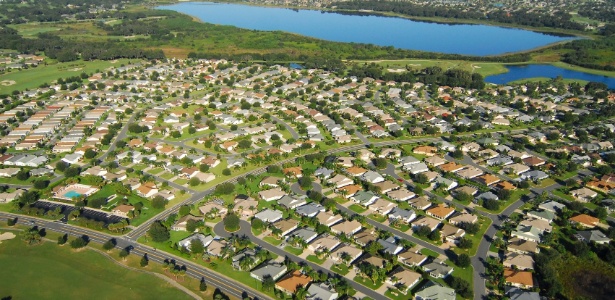 The Villages, comunidade para aposentados localizada na Flórida, EUA