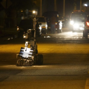 Robô antibomba entra em ação em San Bernardino