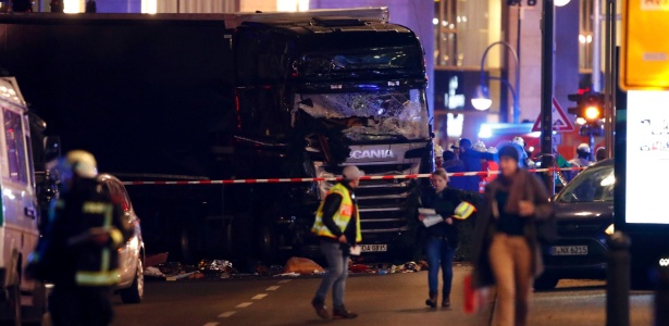 Caminhão atropelou dezenas de pessoas em feira natalina realizada em Berlim