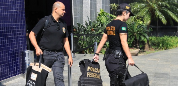 Agentes chegam a sede da Polícia Federal em SP em fase anterior da Lava Jato