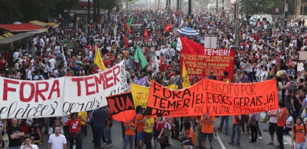 Manifestantes se reúnem na avenida Paulista para protestar contra o governo Temer em setembro