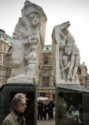 Memorial Contra a Guerra e o Fascismo, de Alfred Hrdlicka, em Viena