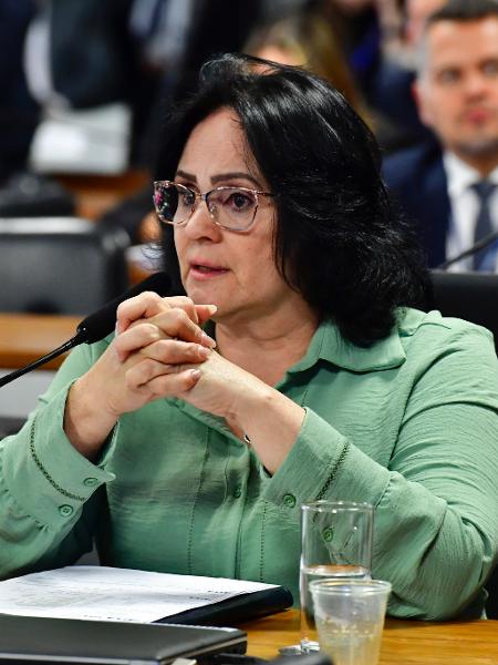 Damares admite que mentiu e tem mandato de senadora questionado