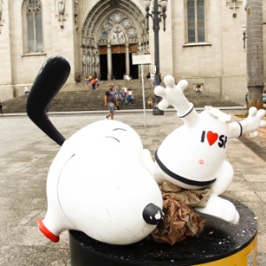 14jan2016---estatua-do-personagem-snoopy