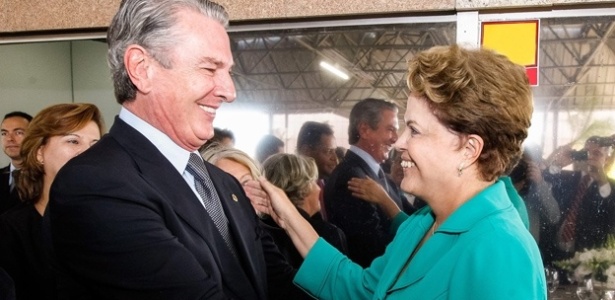 Encontro entre o senador Fernando Collor e Dilma Rousseff em foto sem data