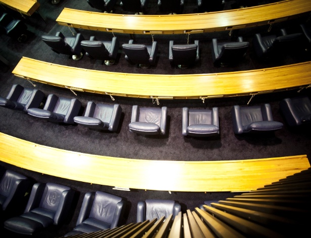 Das 55 cadeiras da Câmara Municipal de São Paulo, duas serão usadas por jovens