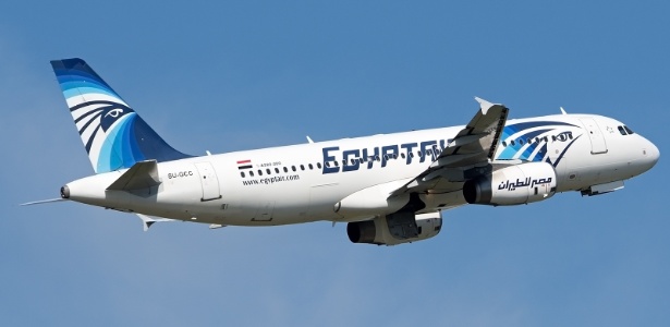 Foto de arquivo mostra Airbus A320-200 da EgyptAir como o que desapareceu do radar na rota entre Paris e o Cairo