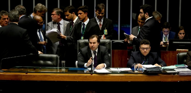 Presidente Rodrigo Maia durante votação do pacote com medidas anticorrupção