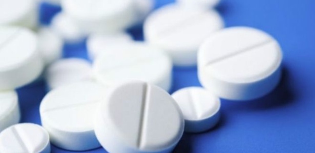 Formato e cor dos remédios afetam como as pessoas ingerem medicamento