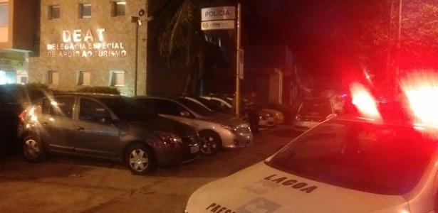 Assaltante de ministro português foi conduzido para a Deat (Delegacia Especial de Apoio ao Turismo), no Leblon