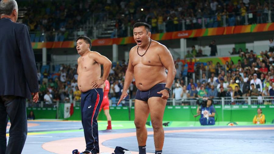 Técnicos que tiraram roupa após luta na Rio-2016 são suspensos por 3 anos 5