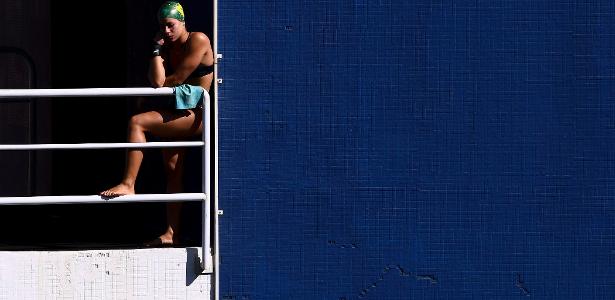 Pivô de polêmica: Ingrid Oliveira, pensativa, antes de um salto na plataforma de 10m do Parque Aquático Maria Lenk
