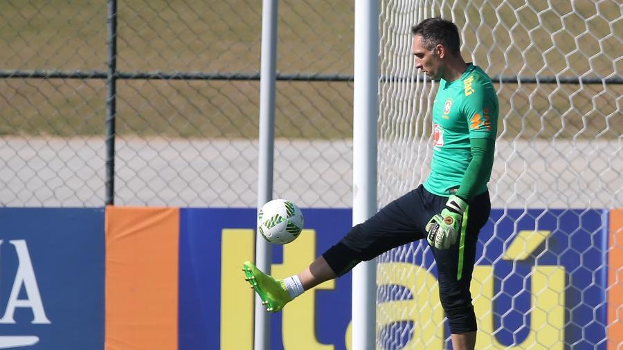 Como Prass surpreendeu e ganhou aplausos em primeiro treino da seleção