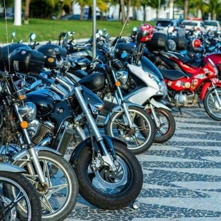 Motocicleta Da Velha Escola Com Rodas Grandes Bicicleta Do