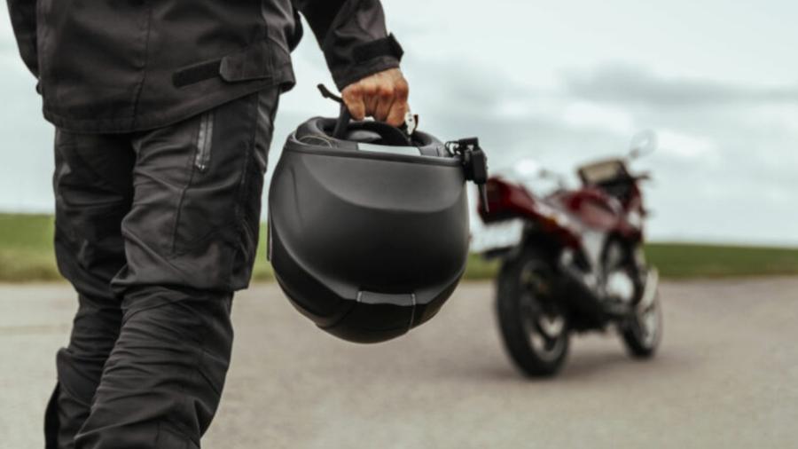 5 motivos para não andar de moto com tênis