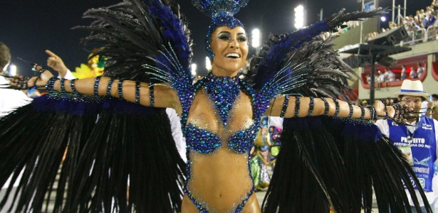 Sabrina Sato samba pela Vila Isabel no desfile das campeãs do Carnaval carioca