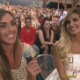 Nicole Bahls e Penélope Nova tiram fotos enquanto peões comemoram com Viviane - Record/ Reprodução