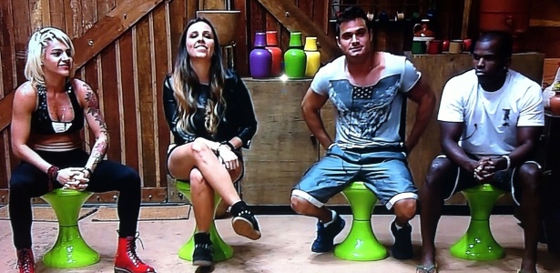 Os quatro novos participantes pedem votos para conquistar as duas vagas na "Fazenda de Verão"