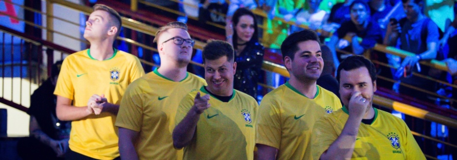 Com direito a entrada com a camisa do Brasil, FaZe é campeã em Belo Horizonte