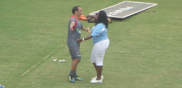 Vinicius Castro/ UOL Esporte Edmundo treinou com os companheiros e cumprimentou os funcionários do Vasco