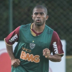 Júnior César, que estreou na vitória sobre o Corinthians, destaca a estrutura do Atlético