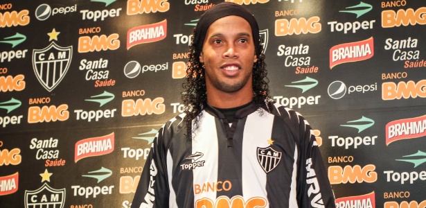 Ronaldinho revela homenagem à mãe, dona Miguelina, que se recupera de cirurgia