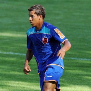 Bahia contrata Magal, do Fla, para acabar com improviso na lateral esquerda