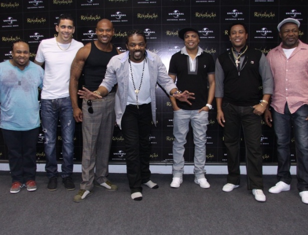 https://imguol.com/2012/07/06/o-grupo-de-pagode-revelacao-comemora-dos-20-anos-e-grava-dvd-no-rio-de-janeiro-5712-1341582152804_615x470.jpg