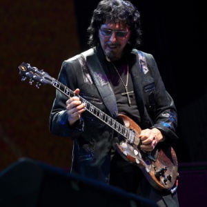 Tony Iommi toca com o Black Sabbath no festival Lollapalooza (3/8/12)